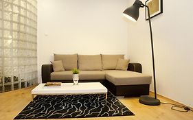 Diana Apartment On Vaci Utca